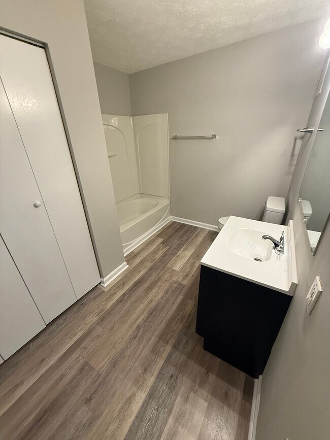 Foto del edificio - 2074 Fairmont Ct