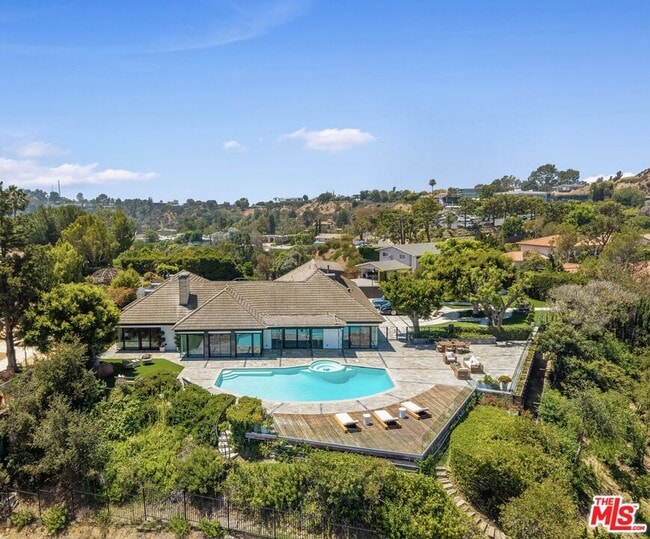 Building Photo - 8416 Skyline Dr