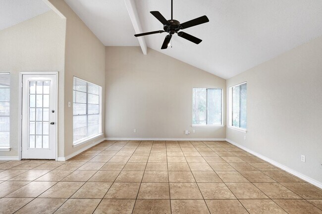 Building Photo - Recently Updated 2 Bedroom Home on Corner ...