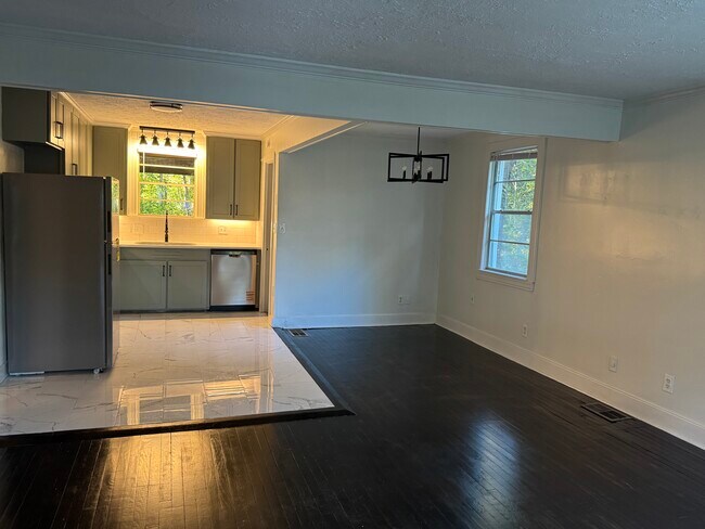 Foto del edificio - 130 Value Rd