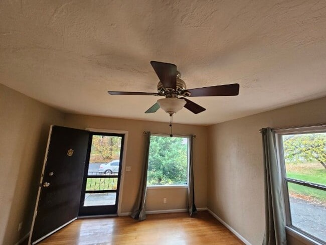 Foto del edificio - Rental in central Lakeport