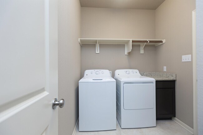 Foto del edificio - 17349 Cedar Rock Ct