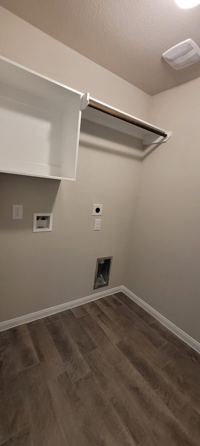 Building Photo - 419 Lazy Ln