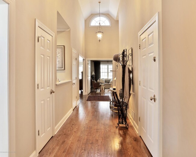 Foto del edificio - 230 Whispering Woods Ct