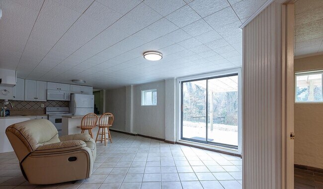 Building Photo - 566 Woodland Hills Dr
