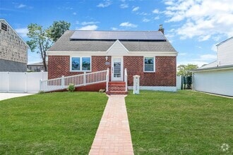 Building Photo - 722 N Ascan St