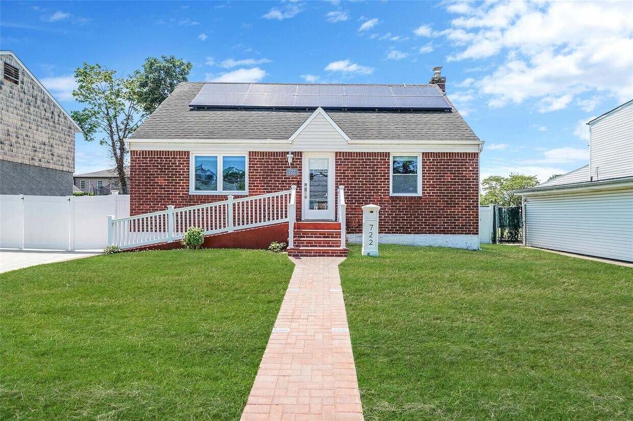 Primary Photo - 722 N Ascan St