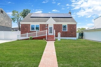 Building Photo - 722 N Ascan St
