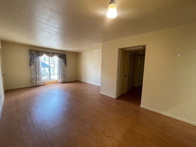 Building Photo - Move-In Ready and Waiting For You!