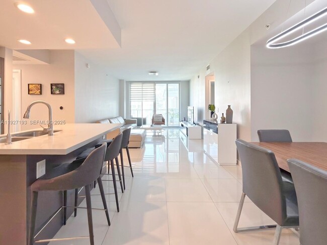 Foto del edificio - 7751 NW 107th Ave