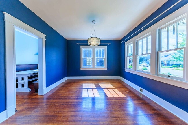 Building Photo - Lockeland Springs Bungalow for Lease, Bloc...