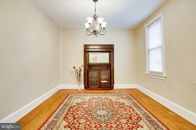 Building Photo - 1501 G St SE