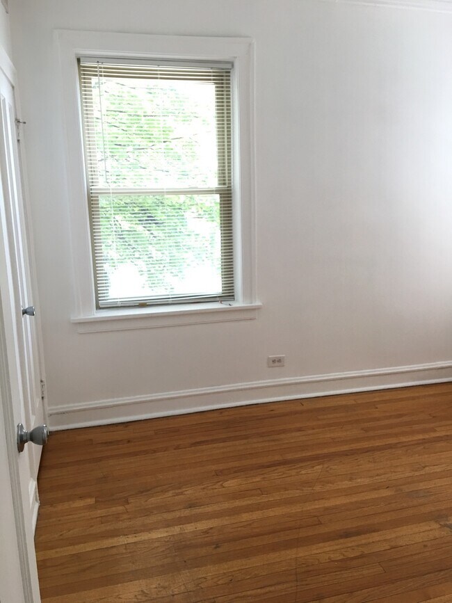 Foto del edificio - 3-Bed/1-Bath Condo Apartment  With Gorgeou...