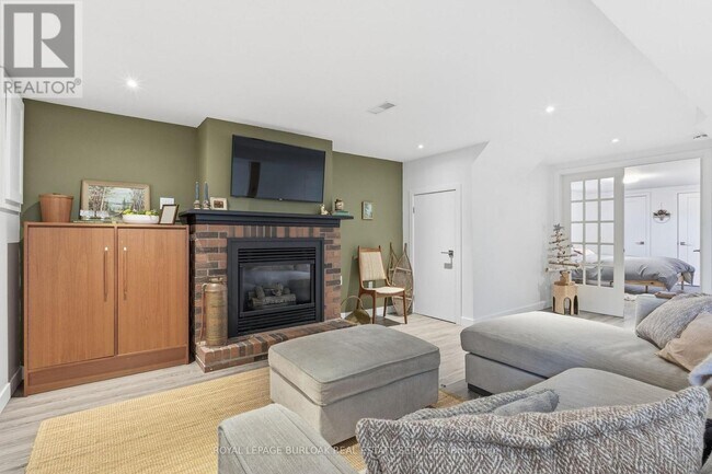 Building Photo - 2112 Amesbury Crescent