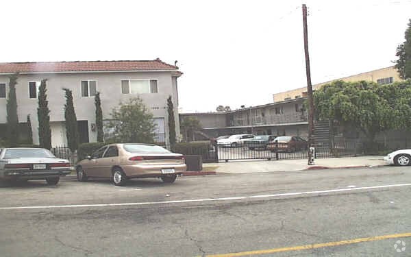 Building Photo - 1930-1932 Cheremoya Ave