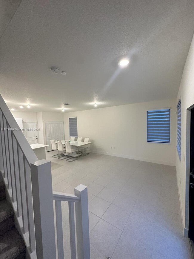 Foto del edificio - 4227 NW 83rd Path