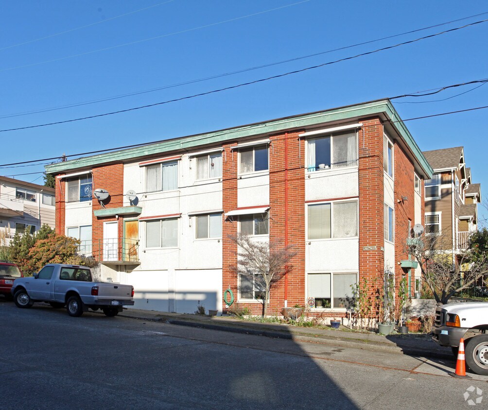 Primary Photo - 4503 Woodland Park Ave N