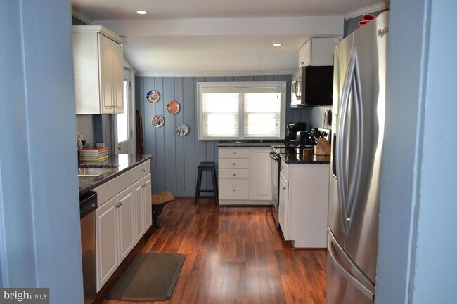 Building Photo - 87 Wood St