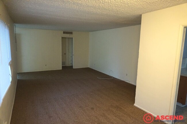 Building Photo - 2112 Kingston Pl