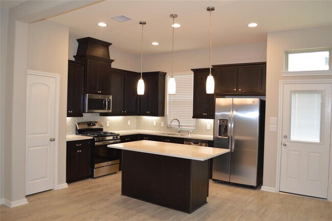 Building Photo - 28043 Rocky Heights Dr