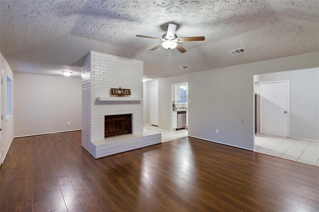 Building Photo - 24030 Silversmith Ln
