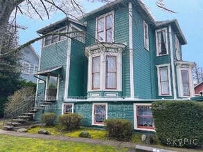 Building Photo - 218 NW 21st St