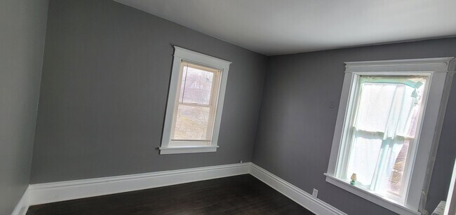 Building Photo - 786 E Benton St