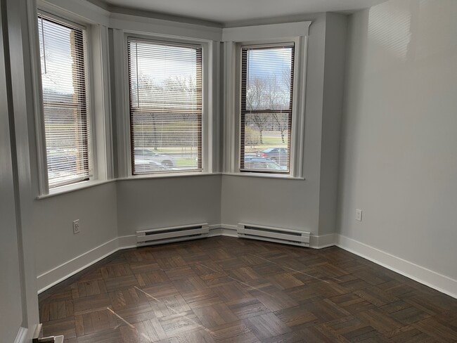 Building Photo - 81 Park Dr