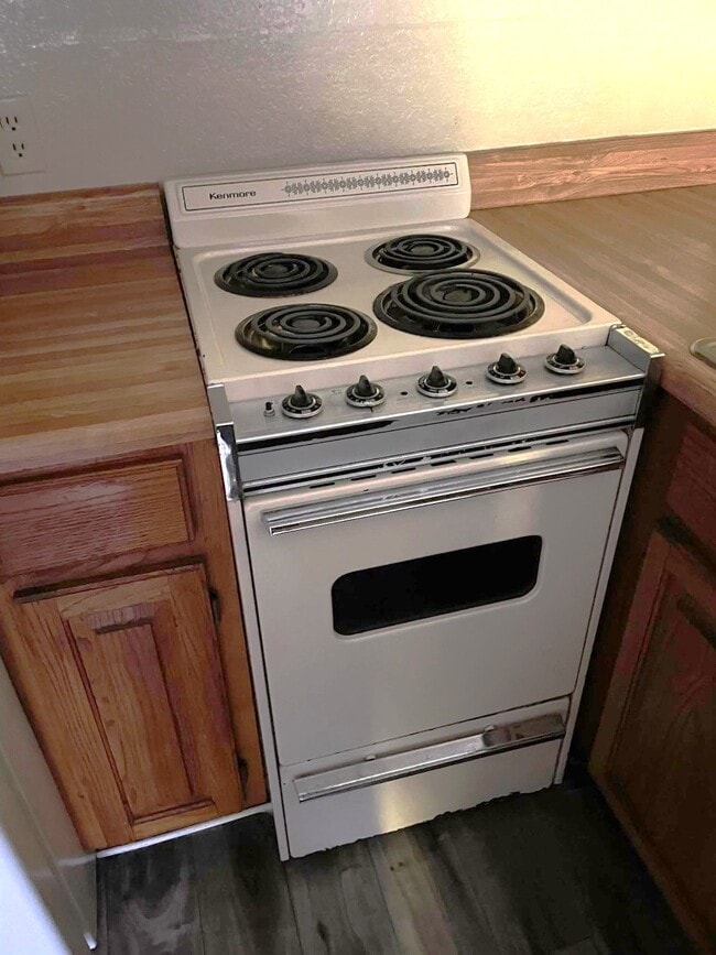 Building Photo - 2310 Bamboo Dr