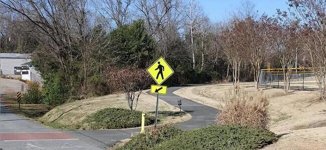 Building Photo - 178 Cedar Dr NW