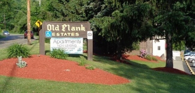 Foto del edificio - 152 Old Plank Rd