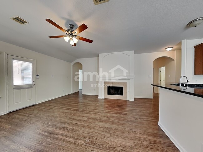 Foto del edificio - 4910 Monarch Meadow Ln