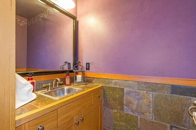 Building Photo - Spacious 5-Bedroom Home with Fenced Yard a...