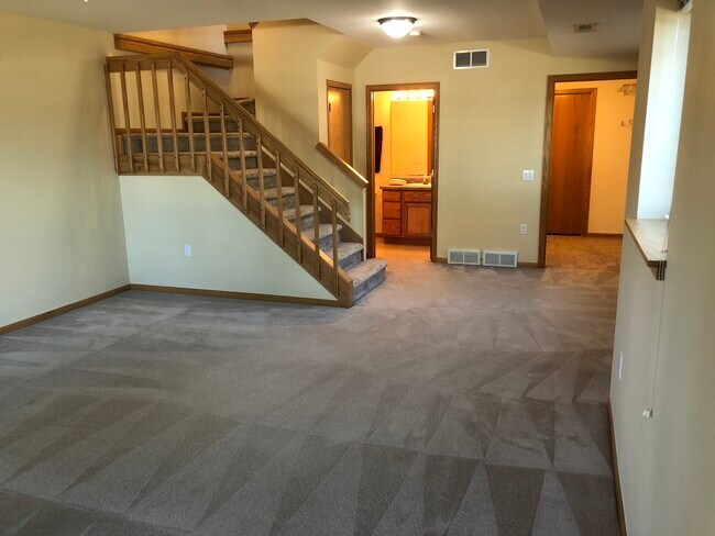 Foto del edificio - 8116 Mansion Hill Ave