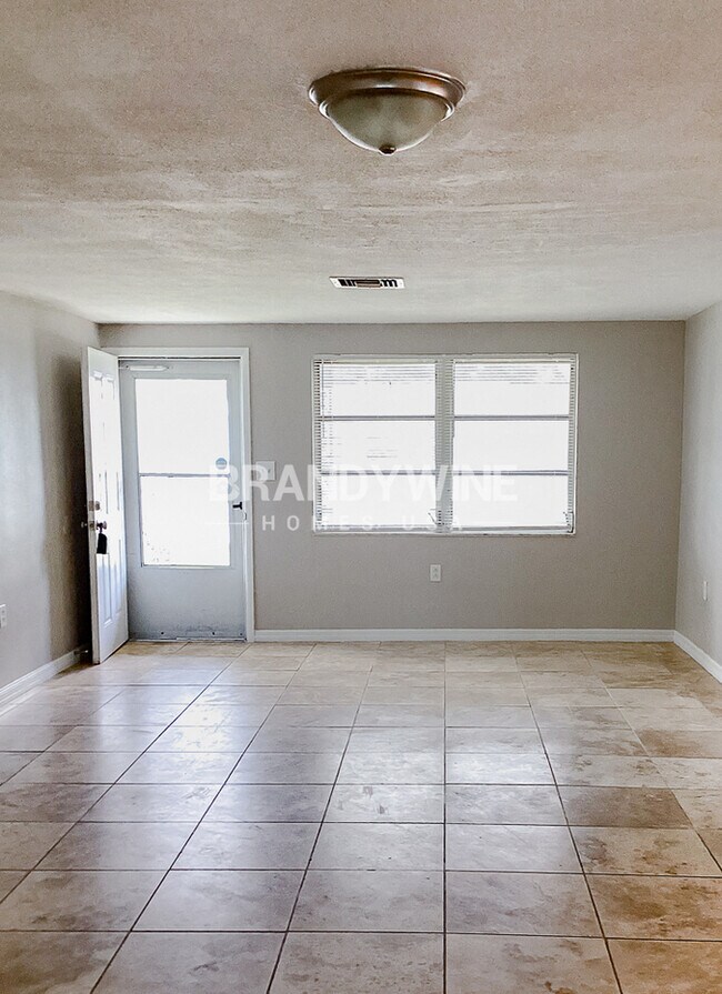 Foto del edificio - 7317 Oak Crest Dr