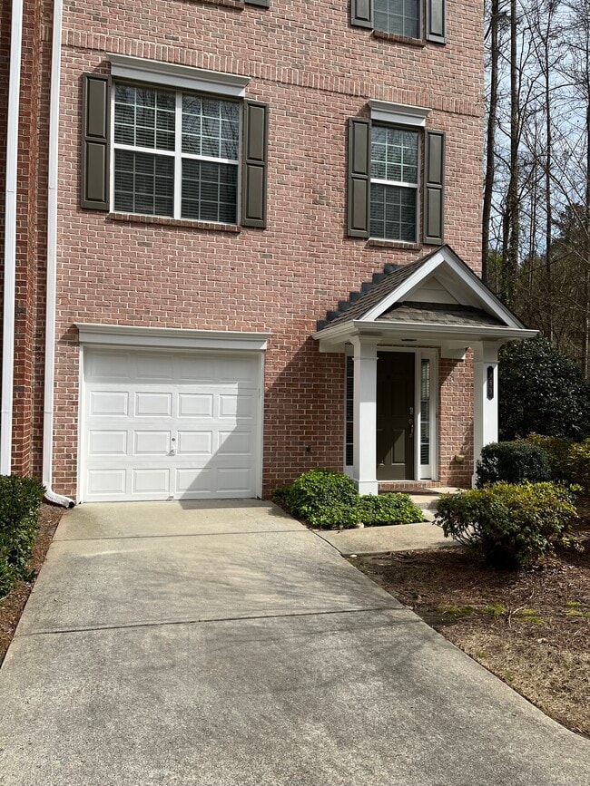 Building Photo - 683 Coligny Ct