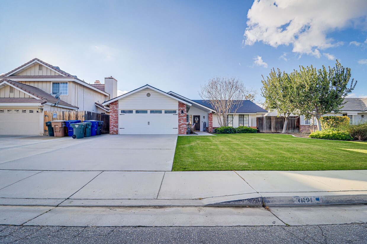 Foto principal - Cute home in Northwest Bakersfield!