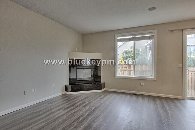 Foto del edificio - 4 Bed, 2.5 Baths Home with Primary Suite on Main Floor in Ridgefield