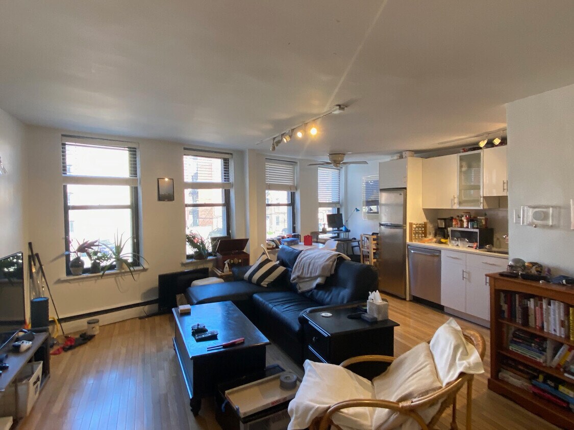 Primary Photo - 5 N Margin St
