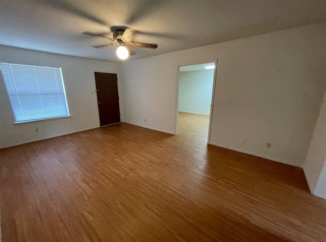 Building Photo - 204 Cedar Ln