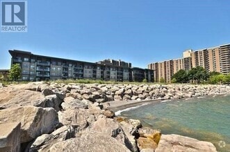 Building Photo - 35-335 Southshore Cres