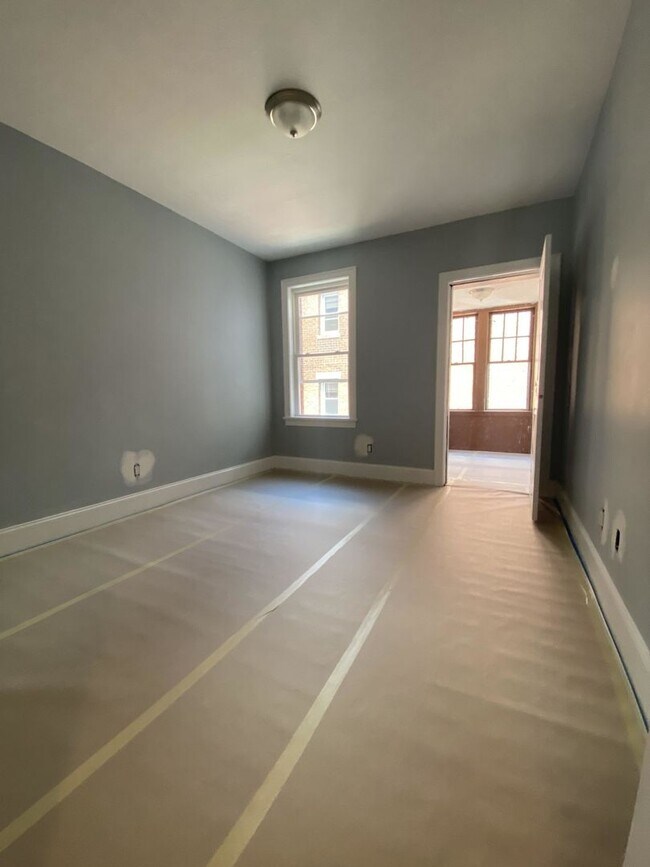Building Photo - No Brokers Fee, Fully Renovated, Central H...