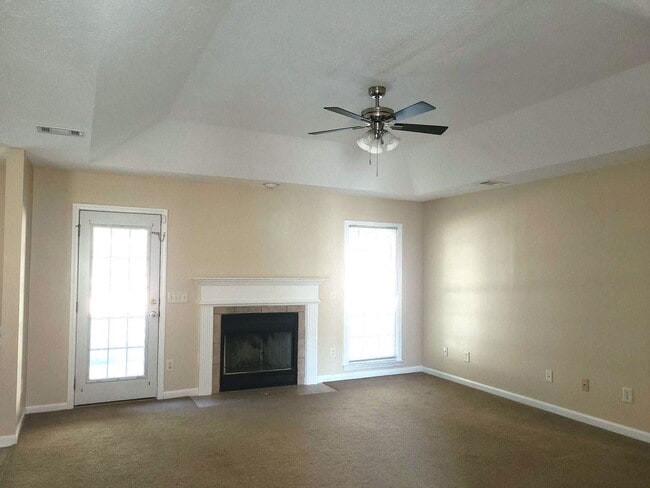 Building Photo - 4 BR 2Ba