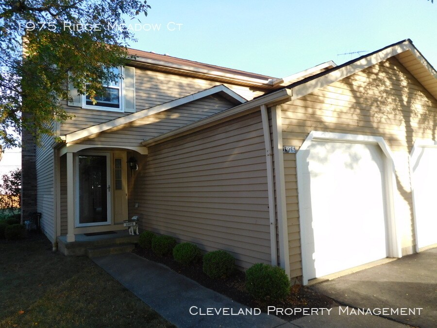 Lovely Twinsburg Townhouse