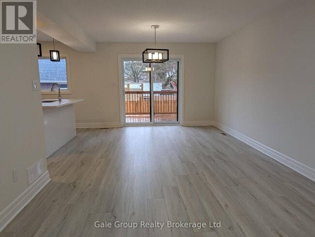 Building Photo - 261 Pittock Park Rd