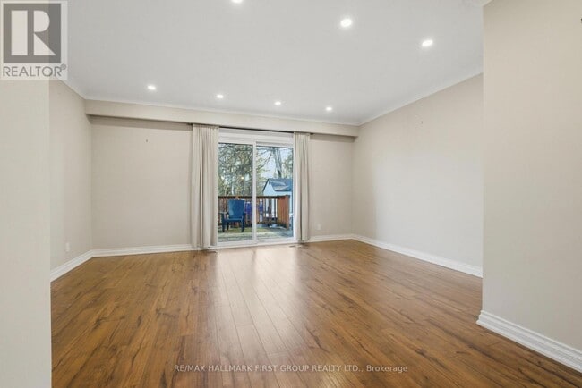 Building Photo - 303 Rossland Rd W
