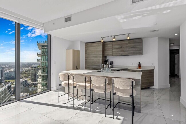 Foto del edificio - 650 NE 32nd St