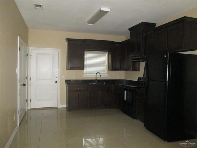 Foto del edificio - 2601 E Franklin Ave