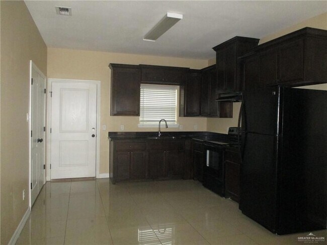 Building Photo - 2601 E Franklin Ave