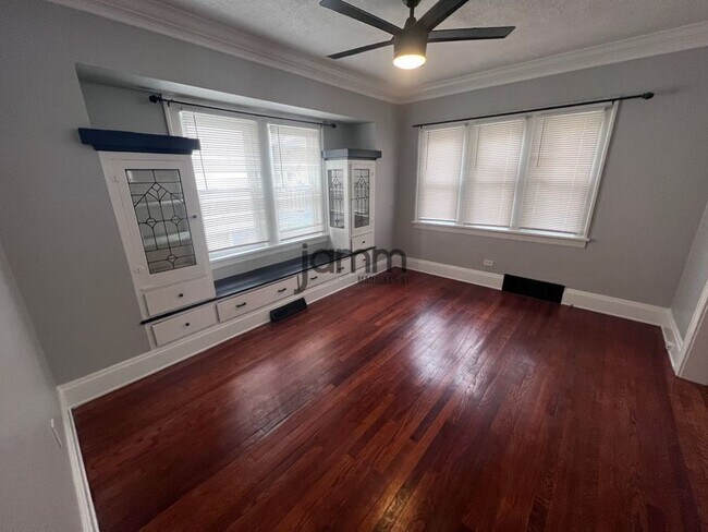 Foto del edificio - 3183 W 112th St